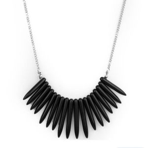 (10.5")⚘️Vtg Black Howlite Turquoise Spike Beads Necklace⚘️